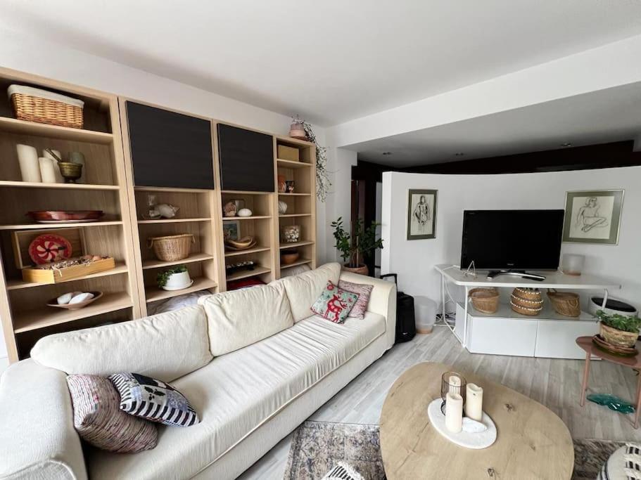 Kazanlak Large Guest House Apartment Near The Center With Full Kitchen & Dining Room, King Beds, Garden Patio, Free Parking & Self Check-In Buitenkant foto