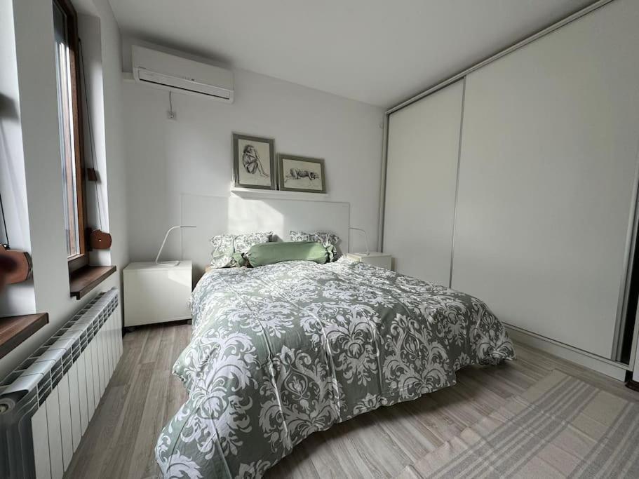 Kazanlak Large Guest House Apartment Near The Center With Full Kitchen & Dining Room, King Beds, Garden Patio, Free Parking & Self Check-In Buitenkant foto