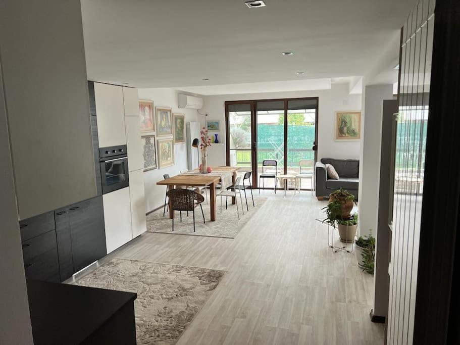 Kazanlak Large Guest House Apartment Near The Center With Full Kitchen & Dining Room, King Beds, Garden Patio, Free Parking & Self Check-In Buitenkant foto