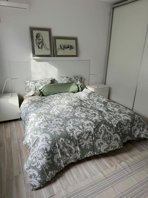 Kazanlak Large Guest House Apartment Near The Center With Full Kitchen & Dining Room, King Beds, Garden Patio, Free Parking & Self Check-In Buitenkant foto