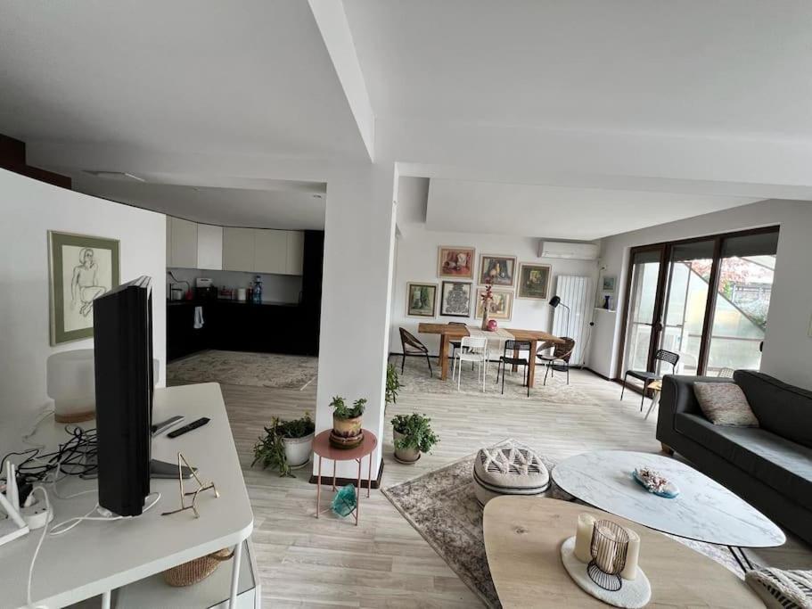 Kazanlak Large Guest House Apartment Near The Center With Full Kitchen & Dining Room, King Beds, Garden Patio, Free Parking & Self Check-In Buitenkant foto