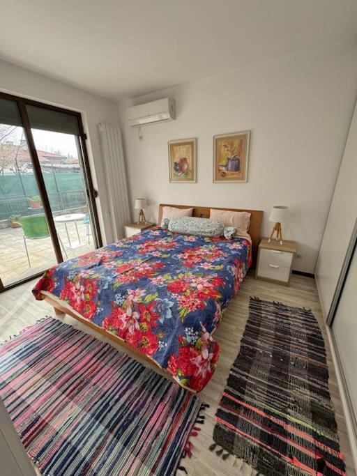 Kazanlak Large Guest House Apartment Near The Center With Full Kitchen & Dining Room, King Beds, Garden Patio, Free Parking & Self Check-In Buitenkant foto