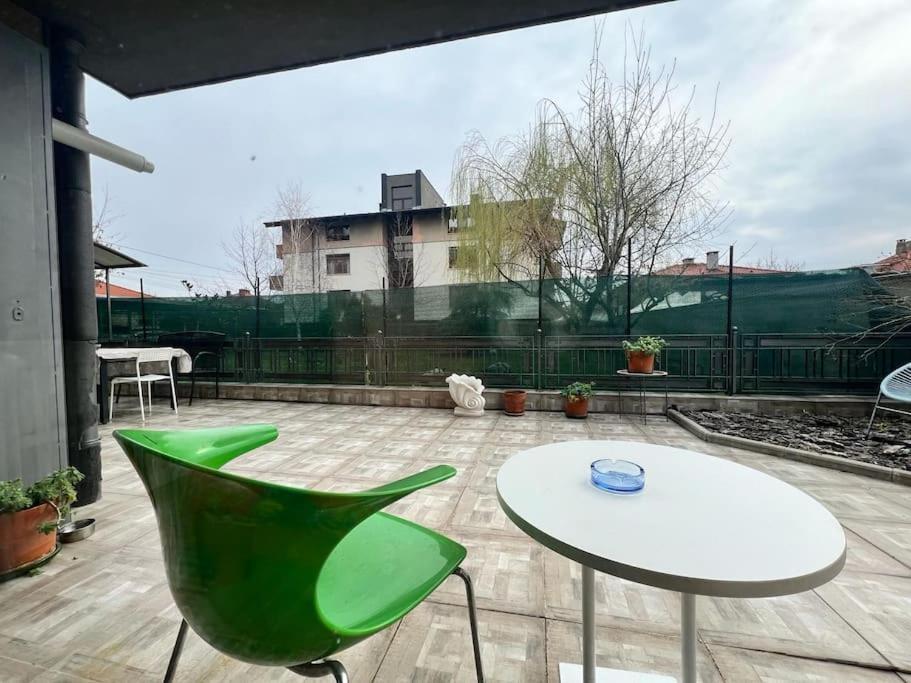 Kazanlak Large Guest House Apartment Near The Center With Full Kitchen & Dining Room, King Beds, Garden Patio, Free Parking & Self Check-In Buitenkant foto
