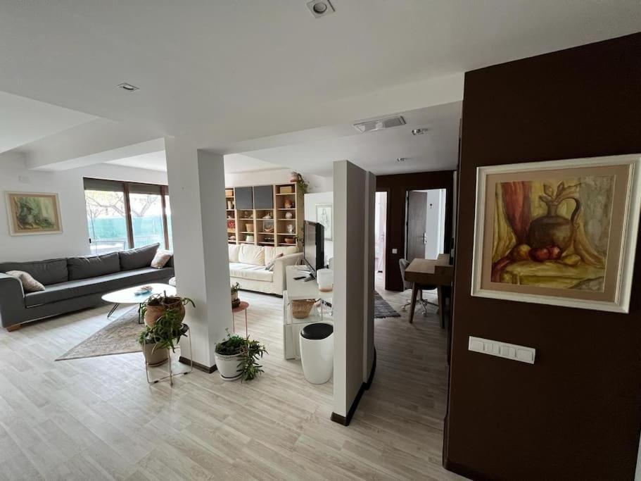 Kazanlak Large Guest House Apartment Near The Center With Full Kitchen & Dining Room, King Beds, Garden Patio, Free Parking & Self Check-In Buitenkant foto